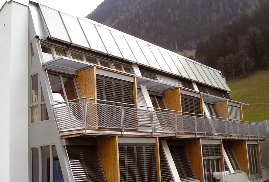 Solaranlage mit Fassadenbefestigung