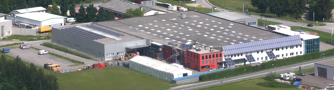 Aerofotografia della sede di SOLARFOCUS dopo alcuni ampliamenti nel 2013