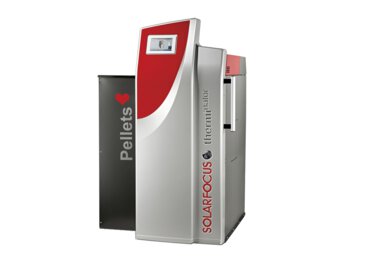 chaudière combi moderne therminator II avec réservoir à granulés avec un cœur